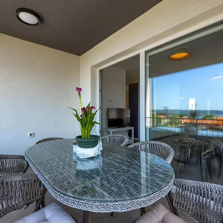 公寓 Luksuzni Penthouse 圣菲利普雅科夫
